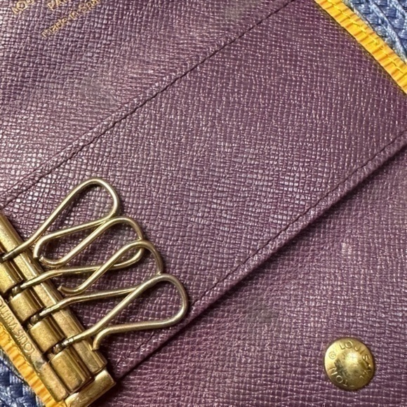 Louis Vuitton Epi leather 4 Ring Key Case. Yellow - Picture 6 of 11